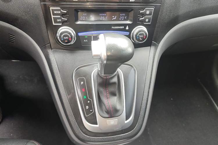 Used Haval H6 2016 Upgraded Model 1.5T Automatic Two-Wheel Drive Elite Version Gear Lever