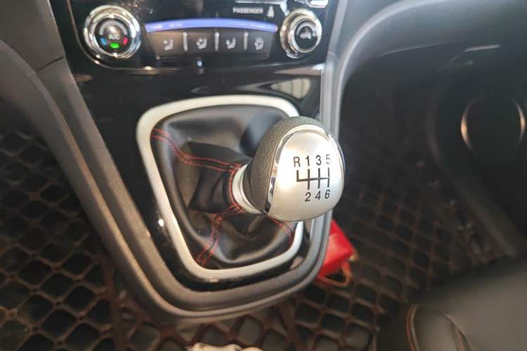 Used Haval H6 2016 Upgraded Model 1.5T Manual Two-Wheel Drive Urban Version Gear Lever