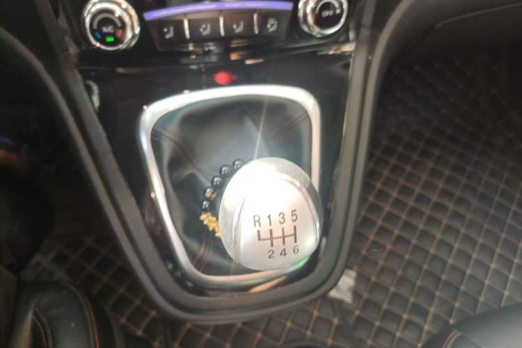 Used Haval H6 2016 Upgraded Model 1.5T Manual Two-Wheel Drive Urban Version Gear Lever