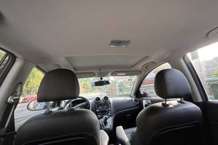 Used Haval H6 2016 Upgraded Model 1.5T Automatic Two-Wheel Drive Elite Version Interior 3