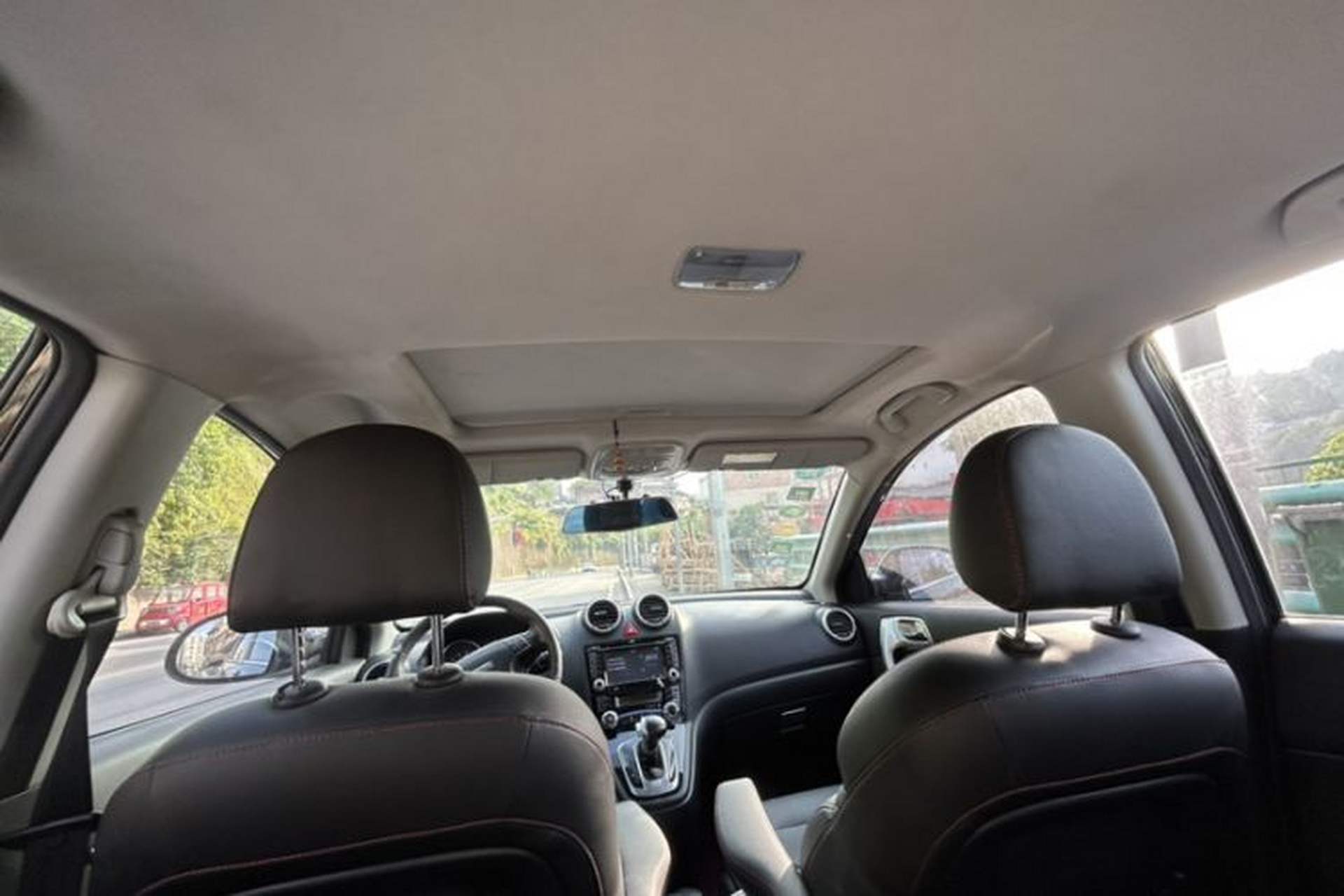 Used Haval H6 2016 Upgraded Model 1.5T Automatic Two-Wheel Drive Elite Version Interior 3