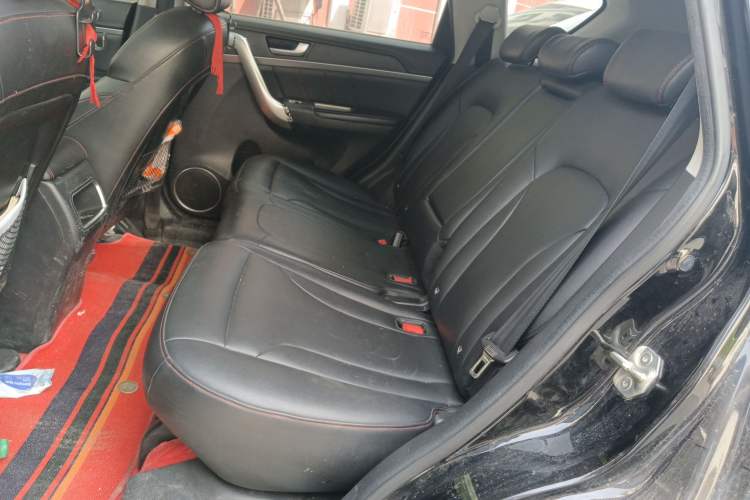 Used Haval H6 2016 Upgraded Model 1.5T Automatic Two-Wheel Drive Elite Version Interior 4