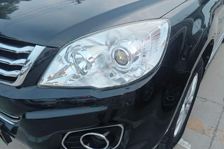 Used Haval H6 2016 Upgraded Model 1.5T Manual Two-Wheel Drive Urban Version Left Front Headlight