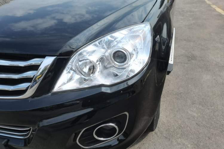 Used Haval H6 2016 Upgraded Model 1.5T Automatic Two-Wheel Drive Elite Version Left Front Headlight
