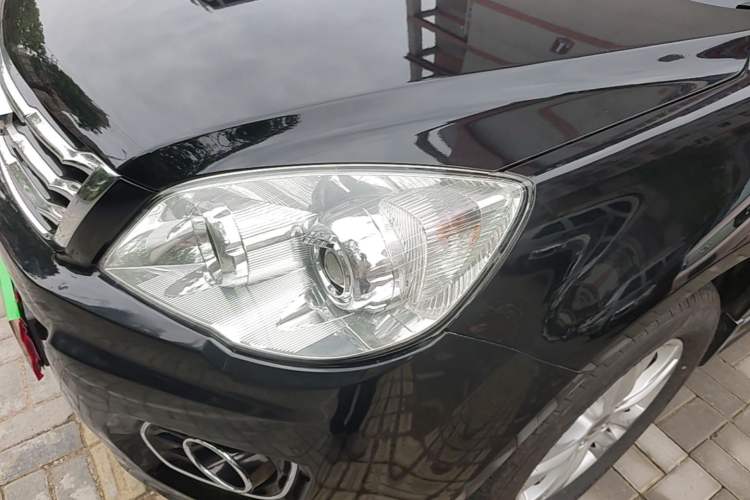 Used Haval H6 2016 Upgraded Model 1.5T Automatic Two-Wheel Drive Elite Version Left Front Headlight