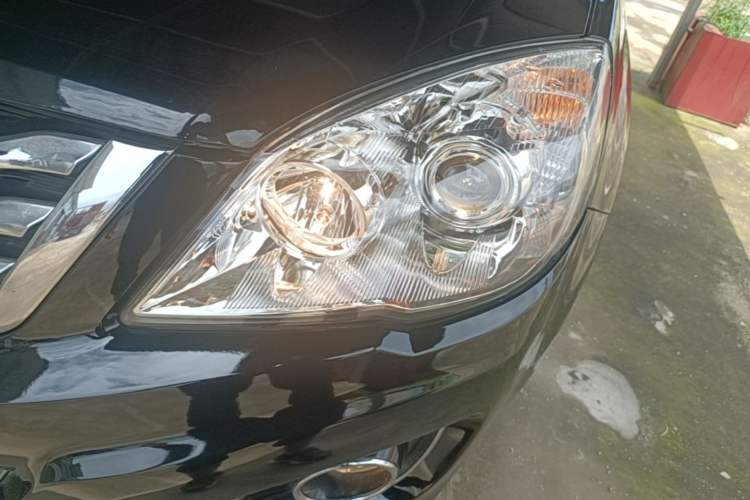 Used Haval H6 2016 Upgraded Model 1.5T Automatic Two-Wheel Drive Elite Version Left Front Headlight