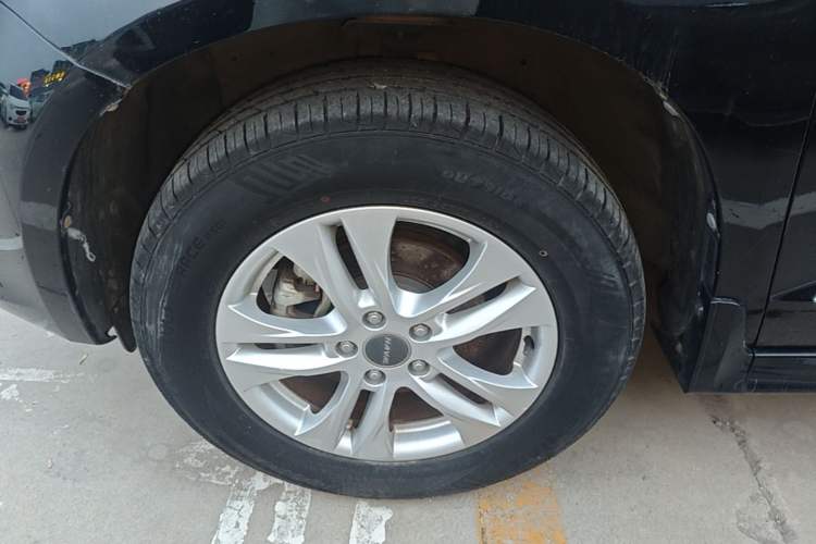 Used Haval H6 2016 Upgraded Model 1.5T Manual Two-Wheel Drive Urban Version Left Front Wheel Hub