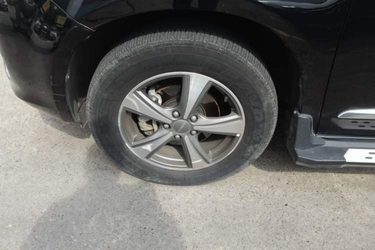 Used Haval H6 2016 Upgraded Model 1.5T Automatic Two-Wheel Drive Elite Version Left Front Wheel Hub