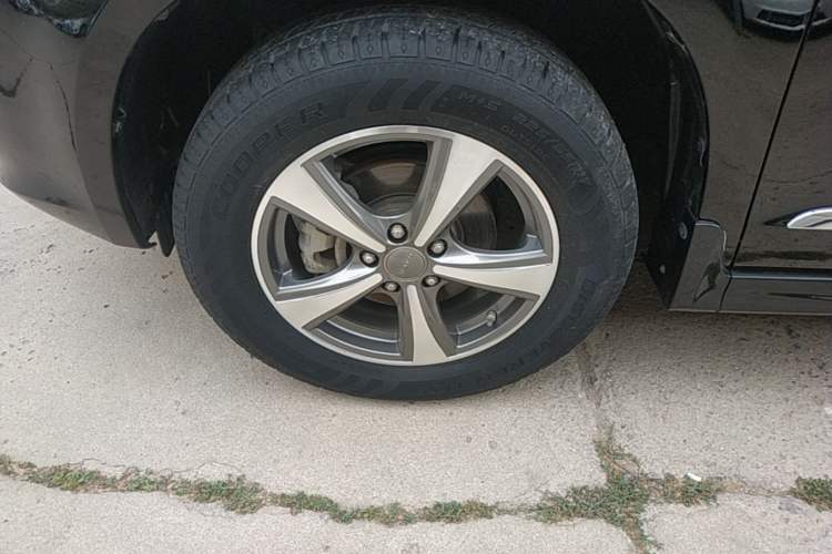 Used Haval H6 2016 Upgraded Model 1.5T Manual Two-Wheel Drive Elite Version Left Front Wheel Hub
