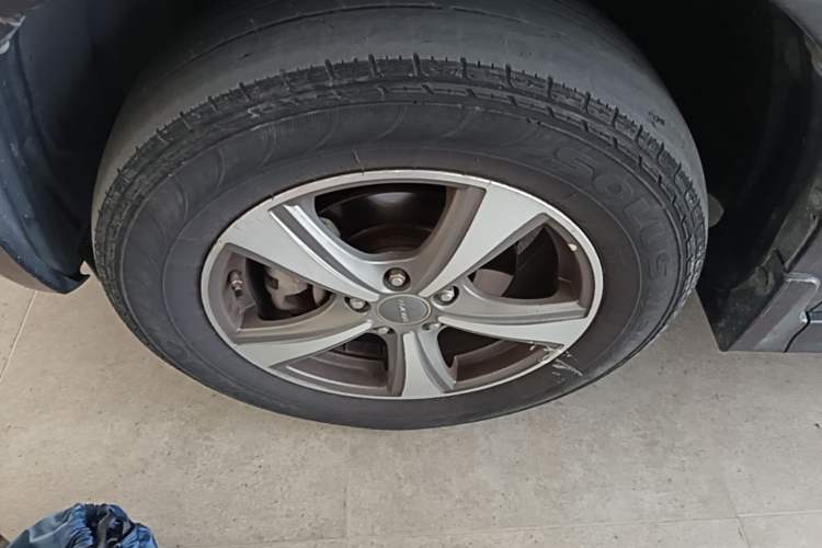 Used Haval H6 2016 Upgraded Model 1.5T Automatic Two-Wheel Drive Elite Version Left Front Wheel Hub