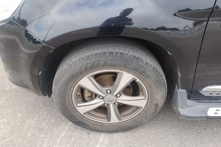 Used Haval H6 2016 Upgraded Model 1.5T Automatic Two-Wheel Drive Elite Version Left Front Wheel Hub