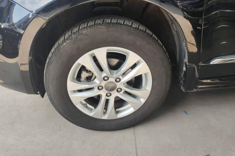 Used Haval H6 2016 Upgraded Model 1.5T Automatic Two-Wheel Drive Elite Version Left Front Wheel Hub