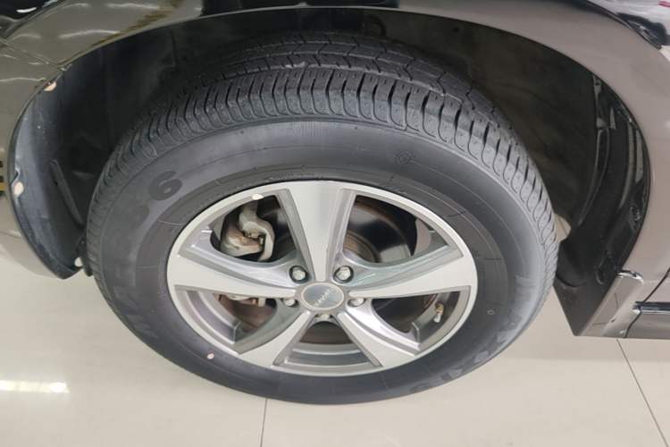 Used Haval H6 2016 Upgraded Model 1.5T Automatic Two-Wheel Drive Elite Version Left Front Wheel Hub
