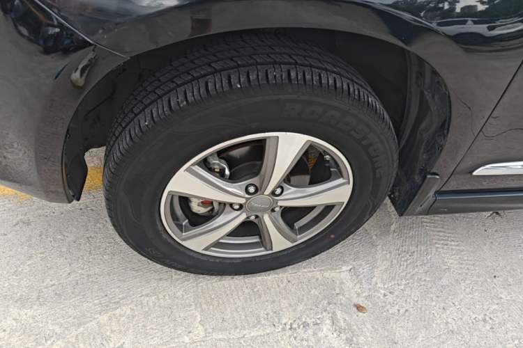 Used Haval H6 2016 Upgraded Model 1.5T Automatic Two-Wheel Drive Elite Version Left Front Wheel Hub