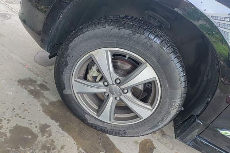 Used Haval H6 2016 Upgraded Model 1.5T Automatic Two-Wheel Drive Elite Version Left Front Wheel Hub