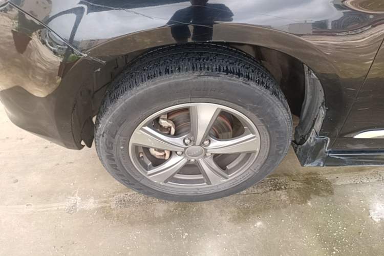 Used Haval H6 2016 Upgraded Model 1.5T Automatic Two-Wheel Drive Elite Version Left Front Wheel Hub