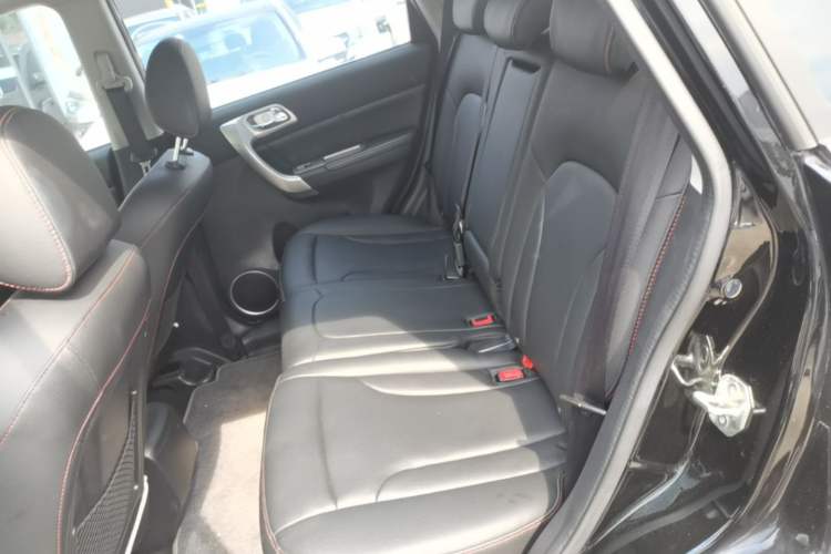 Used Haval H6 2016 Upgraded Model 1.5T Automatic Two-Wheel Drive Elite Version Left Rear Seat
