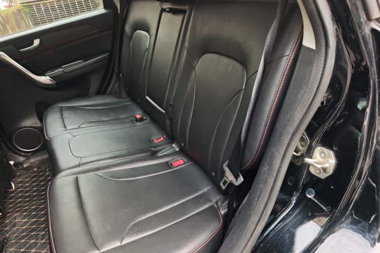Used Haval H6 2016 Upgraded Model 1.5T Manual Two-Wheel Drive Prestige Version Left Rear Seat
