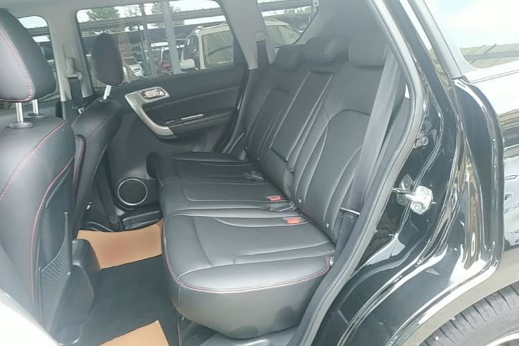 Used Haval H6 2016 Upgraded Model 1.5T Manual Two-Wheel Drive Elite Version Left Rear Seat