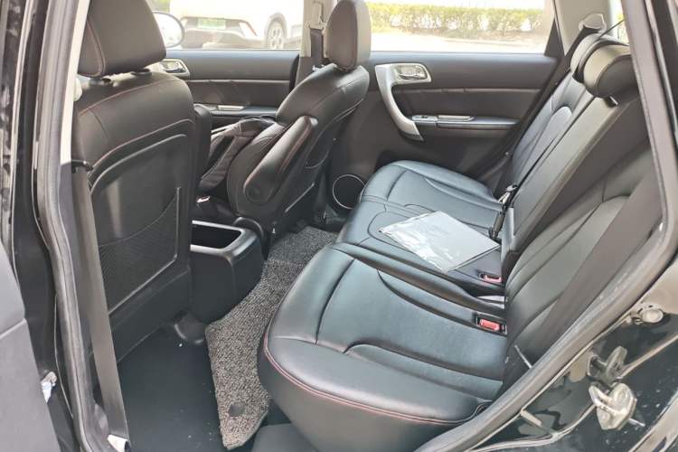 Used Haval H6 2016 Upgraded Model 1.5T Manual Two-Wheel Drive Elite Version Left Rear Seat