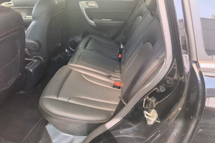 Used Haval H6 2016 Upgraded Model 1.5T Manual Two-Wheel Drive Elite Version Left Rear Seat