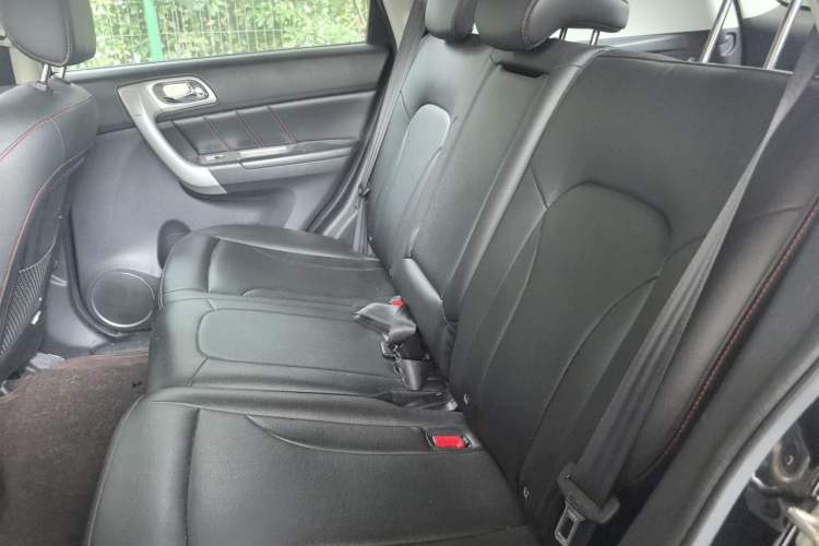 Used Haval H6 2016 Upgraded Model 1.5T Manual Two-Wheel Drive Elite Version Left Rear Seat