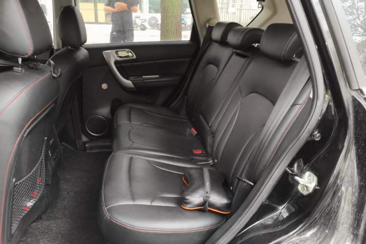 Used Haval H6 2016 Upgraded Model 1.5T Manual Two-Wheel Drive Elite Version Left Rear Seat