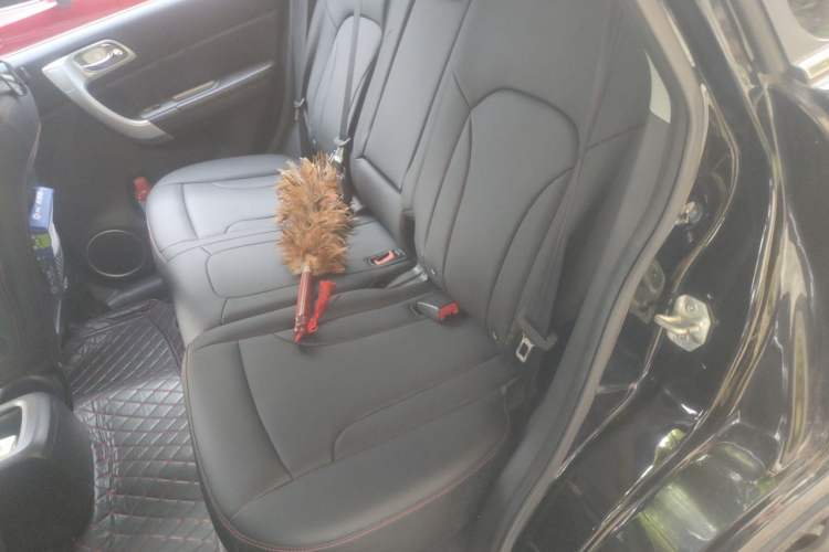 Used Haval H6 2016 Upgraded Model 1.5T Manual Two-Wheel Drive Elite Version Left Rear Seat