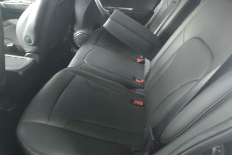 Used Haval H6 2016 Upgraded Model 1.5T Automatic Two-Wheel Drive Elite Version Left Rear Seat