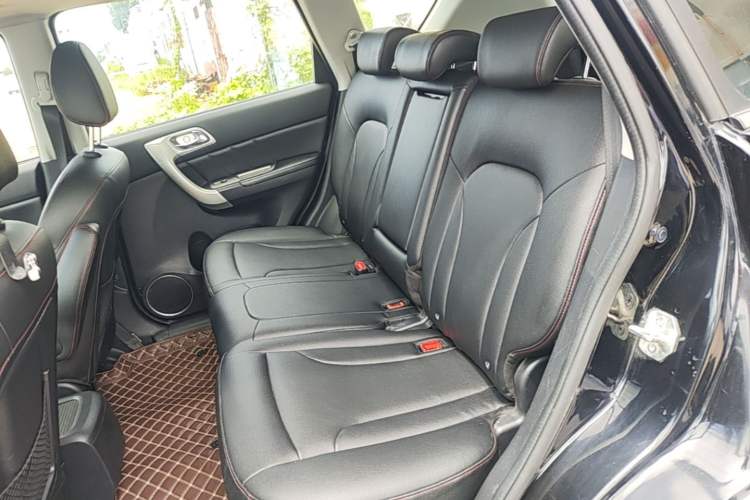 Used Haval H6 2016 Upgraded Model 1.5T Automatic Two-Wheel Drive Elite Version Left Rear Seat