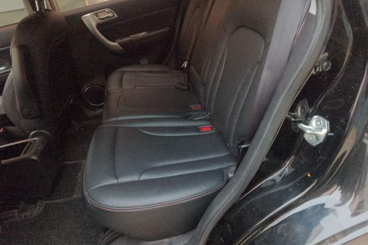 Used Haval H6 2016 Upgraded Model 1.5T Manual Two-Wheel Drive Urban Version Left Rear Seat