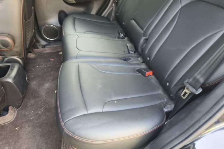 Used Haval H6 2016 Upgraded Model 1.5T Manual Two-Wheel Drive Elite Version Left Rear Seat