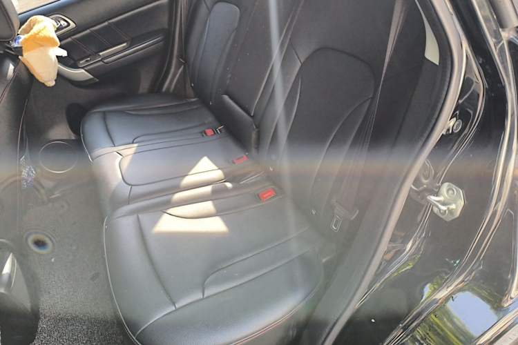 Used Haval H6 2016 Upgraded Model 1.5T Automatic Two-Wheel Drive Elite Version Left Rear Seat