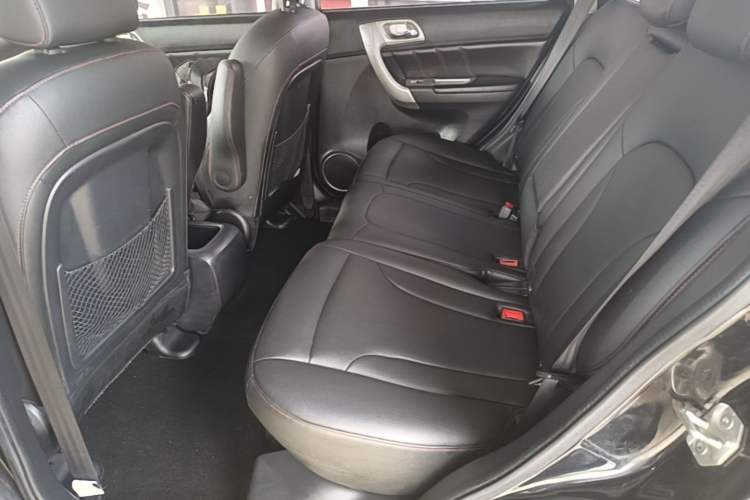 Used Haval H6 2016 Upgraded Model 1.5T Automatic Two-Wheel Drive Elite Version Left Rear Seat