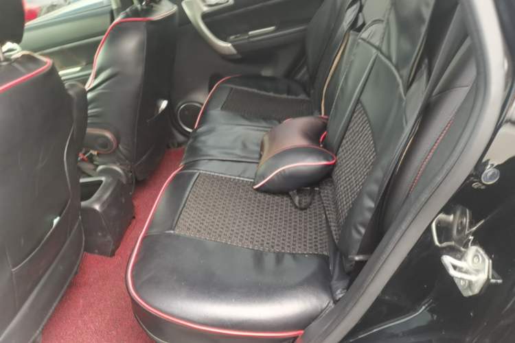 Used Haval H6 2016 Upgraded Model 1.5T Manual Two-Wheel Drive Elite Version Left Rear Seat