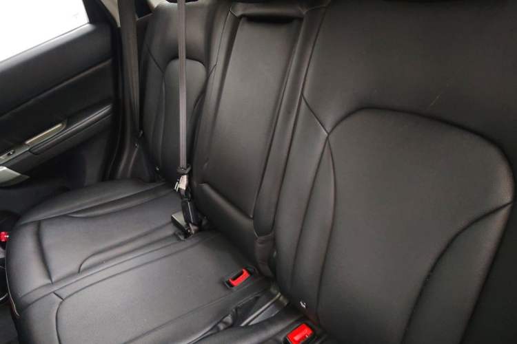 Used Haval H6 2016 Upgraded Model 1.5T Automatic Two-Wheel Drive Elite Version Left Rear Seat