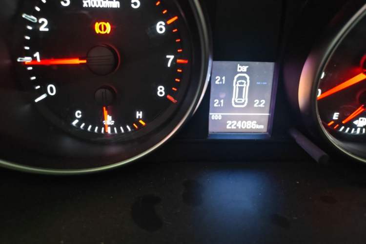 Used Haval H6 2016 Upgraded Model 1.5T Manual Two-Wheel Drive Elite Version Odometer Close Up