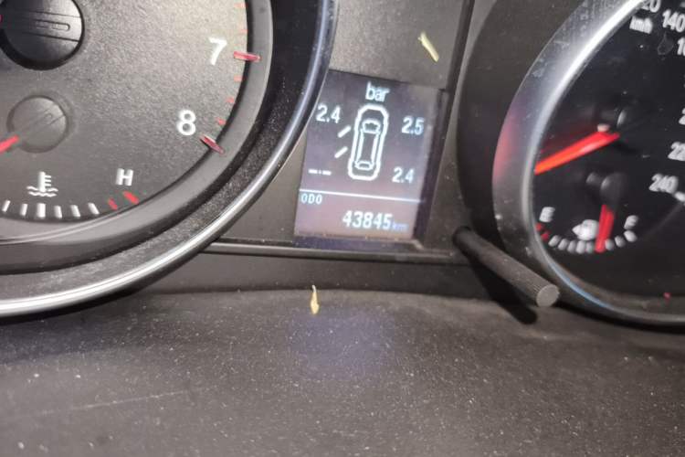 Used Haval H6 2016 Upgraded Model 1.5T Manual Two-Wheel Drive Elite Version Odometer Close Up