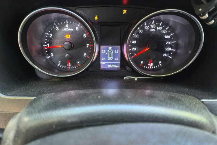 Used Haval H6 2016 Upgraded Model 1.5T Manual Two-Wheel Drive Elite Version Odometer Close Up