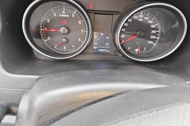 Used Haval H6 2016 Upgraded Model 1.5T Manual Two-Wheel Drive Elite Version Odometer Close Up
