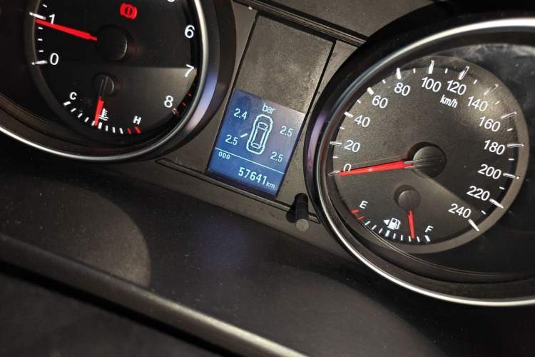 Used Haval H6 2016 Upgraded Model 1.5T Manual Two-Wheel Drive Elite Version Odometer Close Up