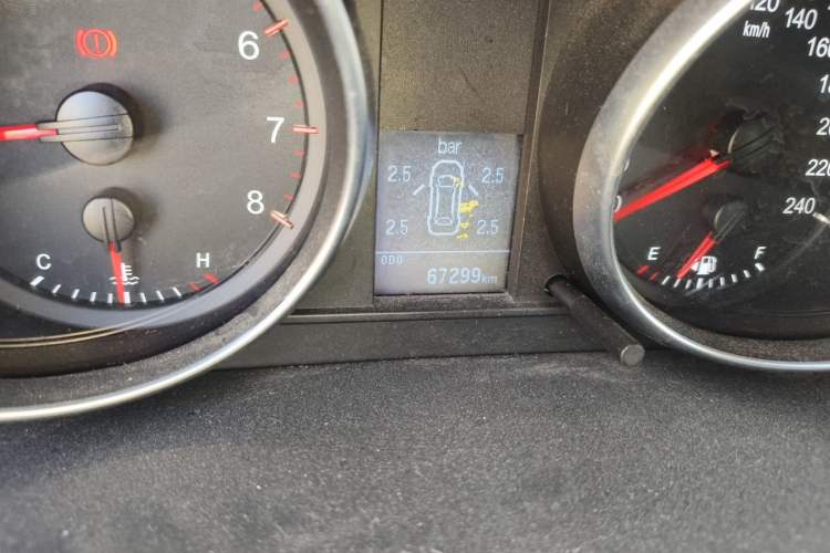 Used Haval H6 2016 Upgraded Model 1.5T Manual Two-Wheel Drive Elite Version Odometer Close Up