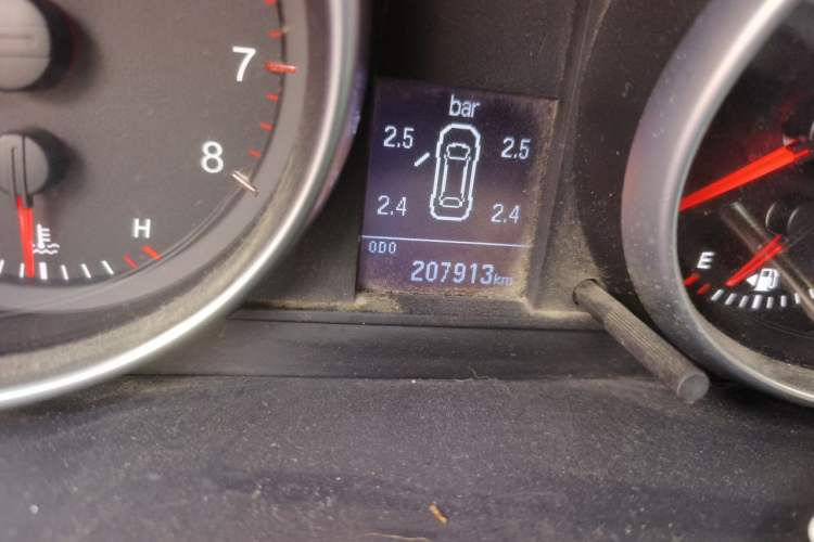 Used Haval H6 2016 Upgraded Model 1.5T Manual Two-Wheel Drive Elite Version Odometer Close Up