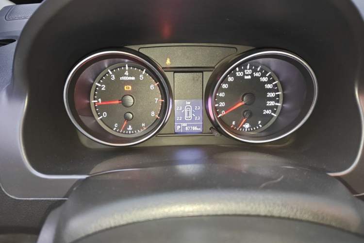 Used Haval H6 2016 Upgraded Model 1.5T Automatic Two-Wheel Drive Elite Version Odometer Close Up