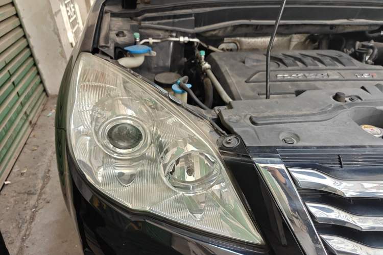 Used Haval H6 2016 Upgraded Model 1.5T Automatic Two-Wheel Drive Elite Version Right Front Headlight