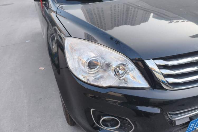 Used Haval H6 2016 Upgraded Model 1.5T Manual Two-Wheel Drive Elite Version Right Front Headlight
