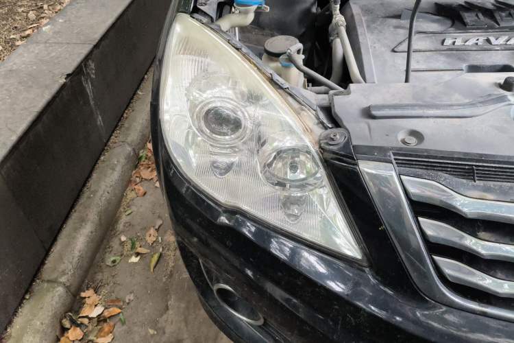 Used Haval H6 2016 Upgraded Model 1.5T Manual Two-Wheel Drive Elite Version Right Front Headlight