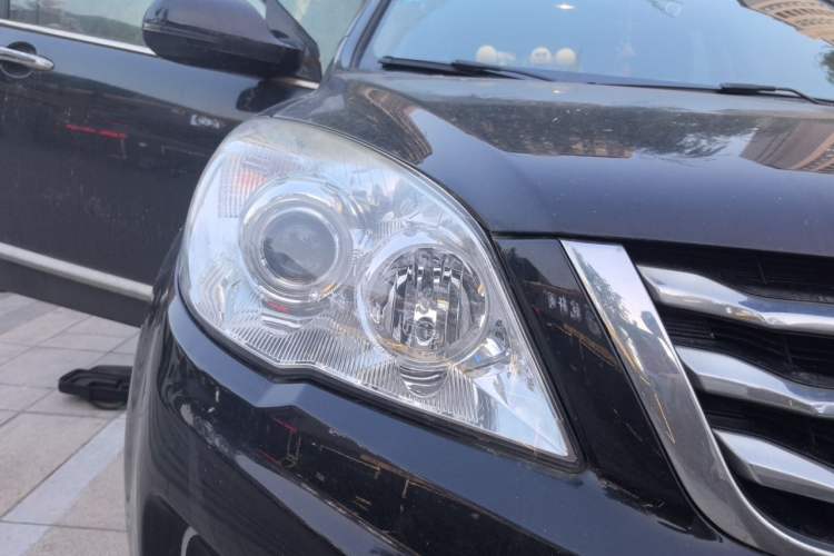 Used Haval H6 2016 Upgraded Model 1.5T Manual Two-Wheel Drive Elite Version Right Front Headlight
