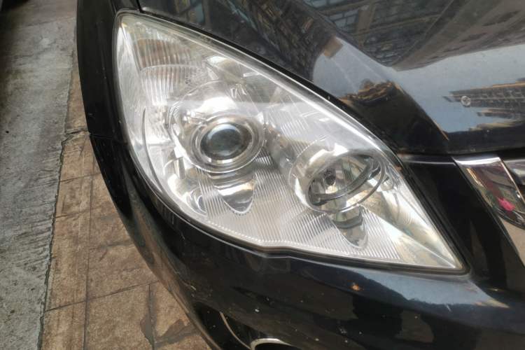 Used Haval H6 2016 Upgraded Model 1.5T Automatic Two-Wheel Drive Elite Version Right Front Headlight