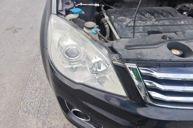 Used Haval H6 2016 Upgraded Model 1.5T Manual Two-Wheel Drive Elite Version Right Front Headlight